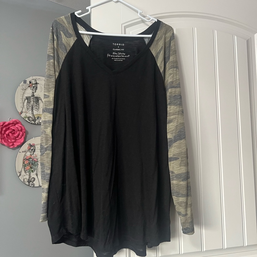 Torrid NWOT Camo Sleeve Top 4